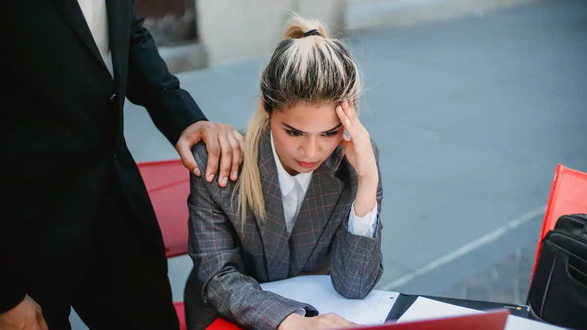 Defesa contra assédio moral e sexual no ambiente de trabalho